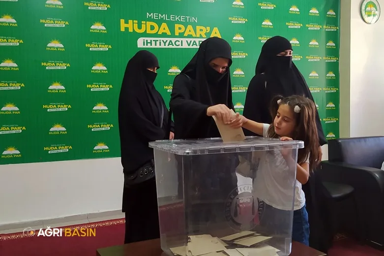 HÜDA PAR Ağrı Merkez İlçe Başkanı Rıfat Yılmaz güven tazeledi