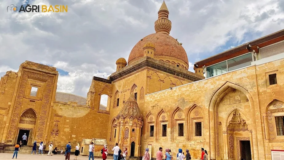 İshak Paşa Sarayı Yıllara Meydan Okuyor