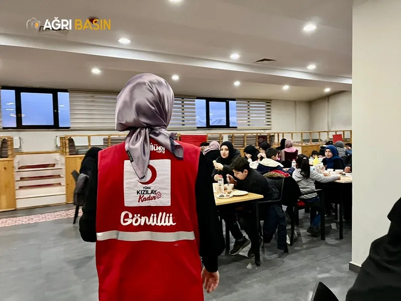 Kızılay Ağrı Şubesinden Yetim Çocuklar İçin İftar