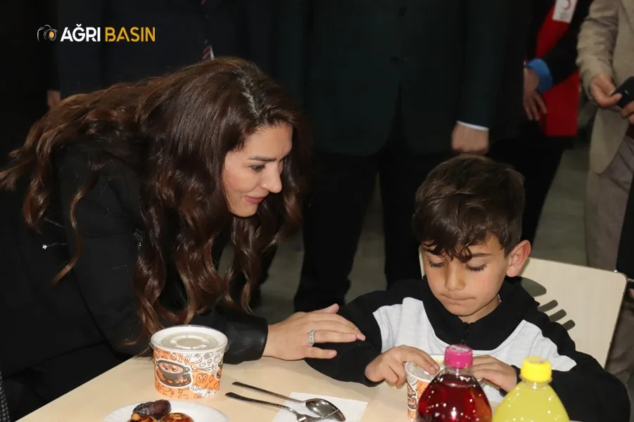Kızılay Ağrı Şubesinden Yetim Çocuklar İçin İftar