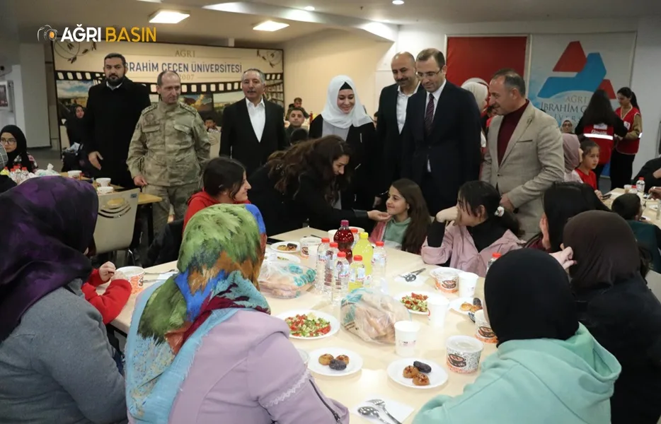 Kızılay Ağrı Şubesinden Yetim Çocuklar İçin İftar
