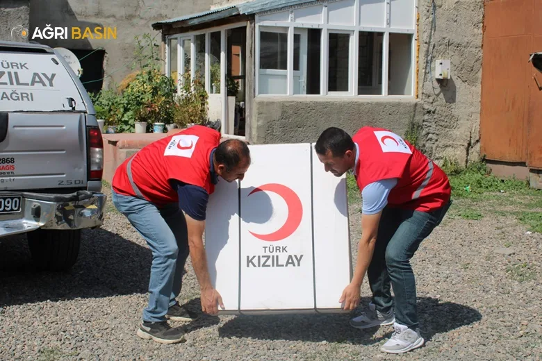 Kızılay Ağrı Şubesinden Tekerlekli Sandalya Desteği