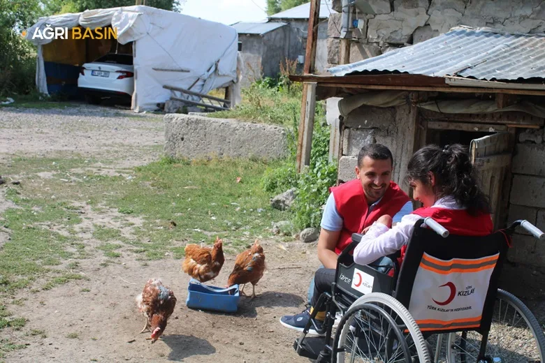Kızılay Ağrı Şubesinden Tekerlekli Sandalya Desteği