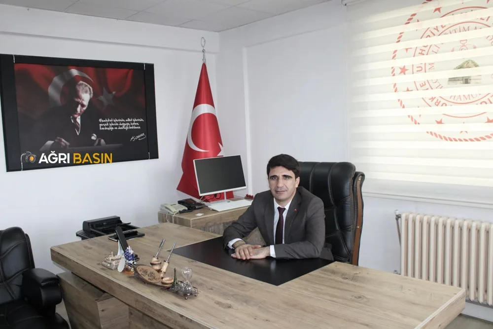 Hamur İlçe Milli Eğitim Müdürü Mehmet Özmüş göreve başladı