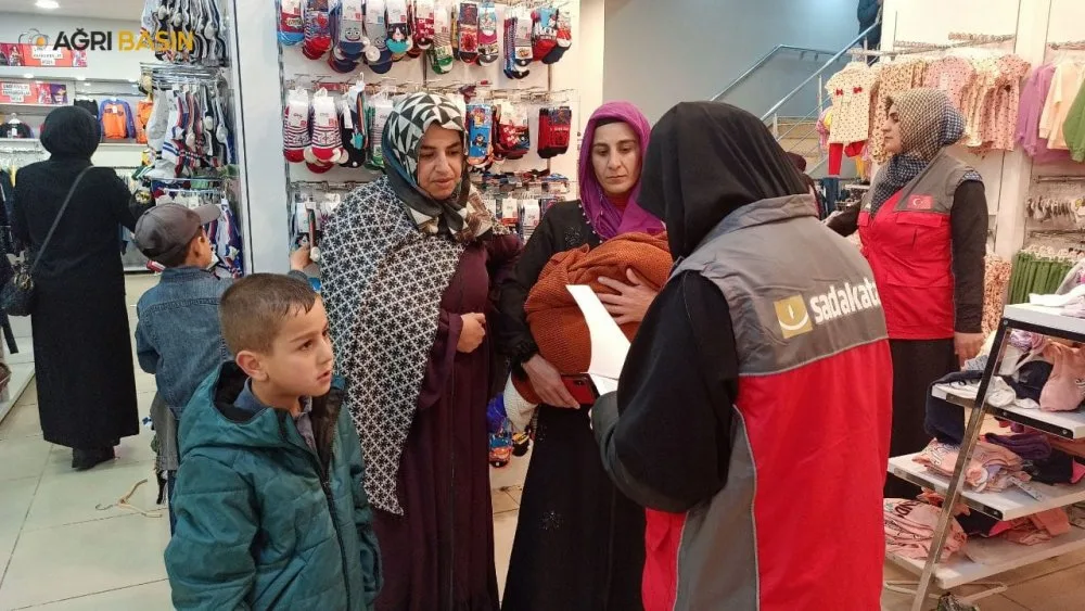 Sadakataşı Derneği Ağrı’da 300 Çocuğa Bayram Sevinci Yaşattı