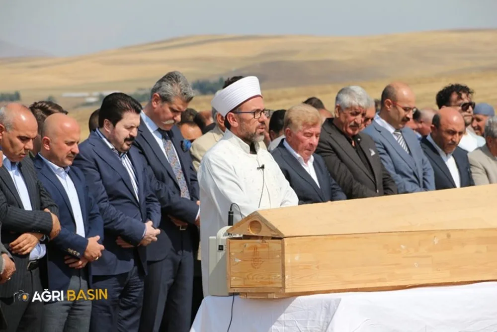 Savcı Sayan'ın Acı Günü! Anne Vesile Sayan vefat etti