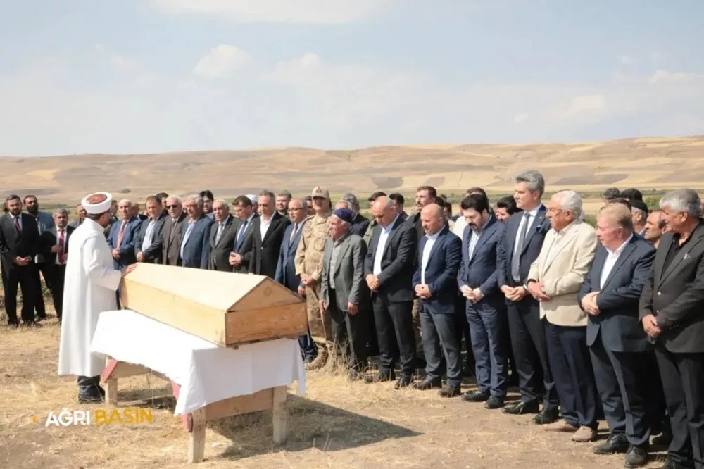 Savcı Sayan'ın Acı Günü! Anne Vesile Sayan vefat etti