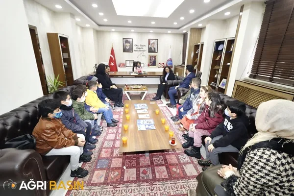 Ağrı İbrahim Çeçen İlkokulu Öğrencilerinden Başkan Sayan’a Ziyaret