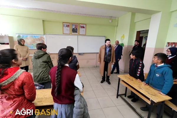 Başkan Savcı Sayan Köy çocuklarını sinema ile buluşturdu