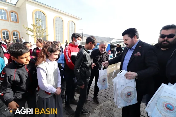 Başkan Savcı Sayan Köy çocuklarını sinema ile buluşturdu