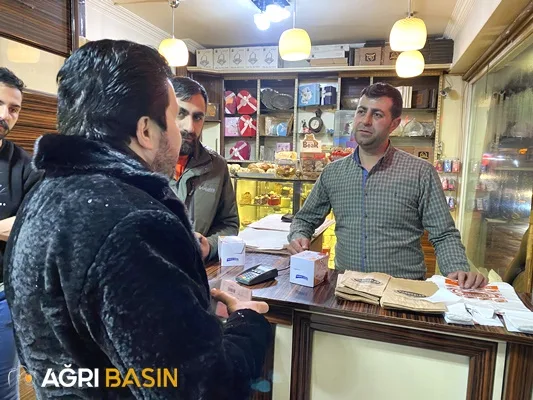 Başkan Sayan'dan Miraç kandilinde esnaf ve vatandaşlara kandil simidi ikramı