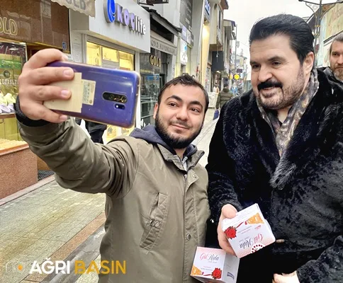 Başkan Sayan'dan Miraç kandilinde esnaf ve vatandaşlara kandil simidi ikramı