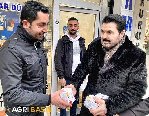 Başkan Sayan'dan Miraç kandilinde esnaf ve vatandaşlara kandil simidi ikramı