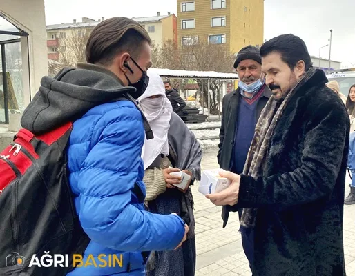 Başkan Sayan'dan Miraç kandilinde esnaf ve vatandaşlara kandil simidi ikramı