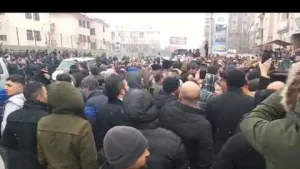 Doğubayazıt’ta Vatandaşlar Elektrik Faturalarını Protesto Etti